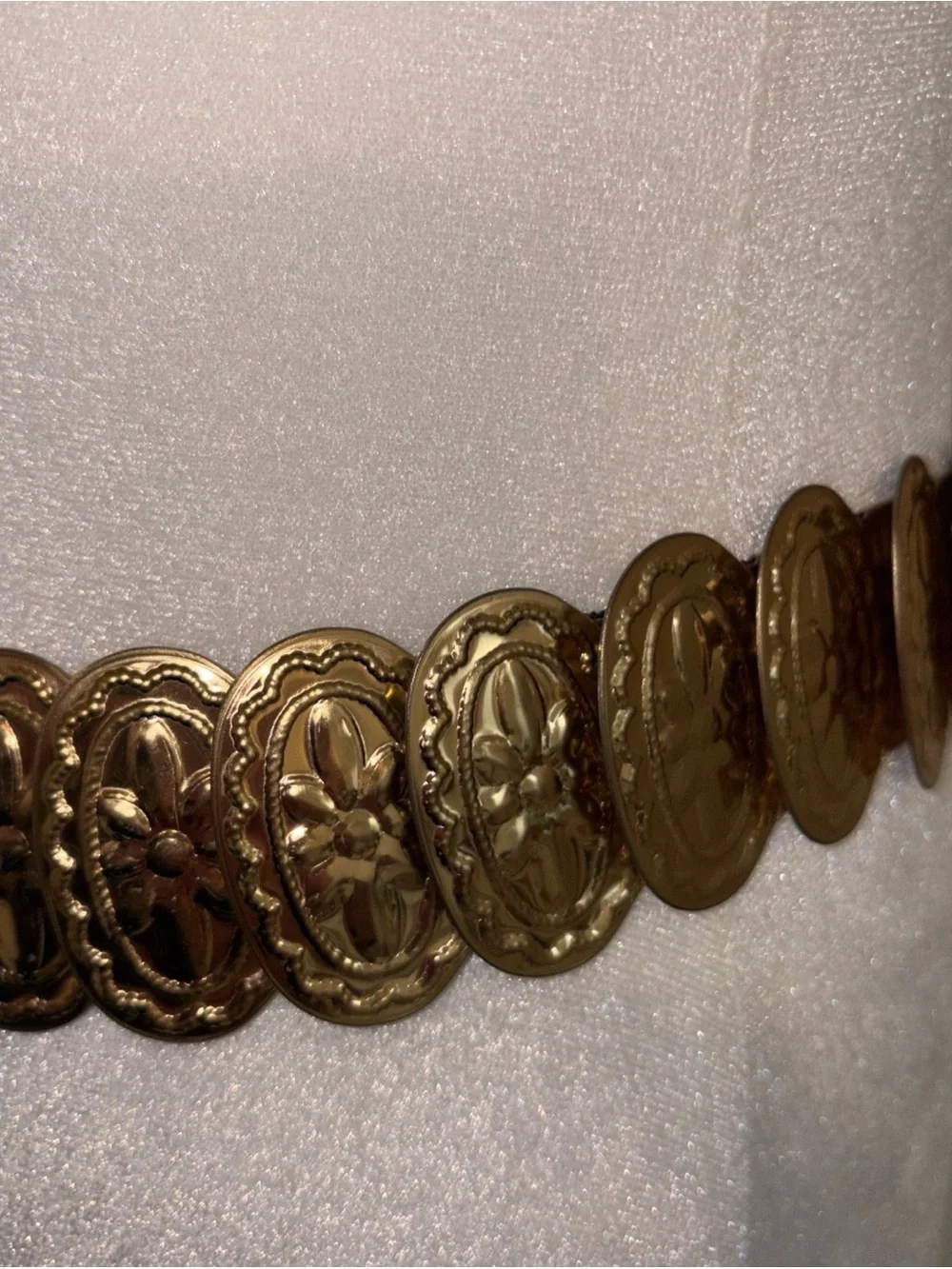 Vintage 80/90 Women Gold FloralMedallion Link Belt - Stylish Accent Waist Chain